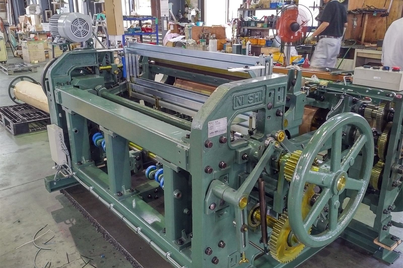インフィニット用の製織機全景